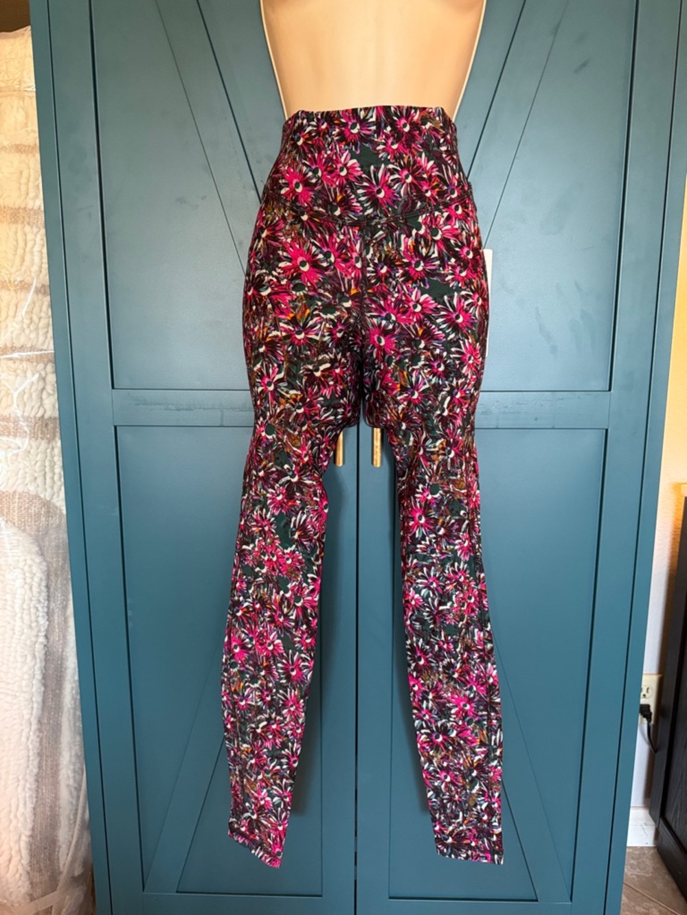 NEW! Lululemon Athletica Pink Floral Tights/Leggings high rise 28”length